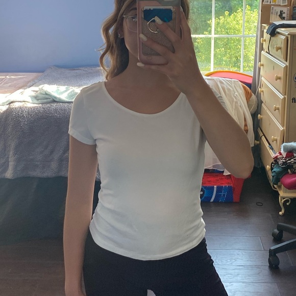 Basic white top - Picture 2 of 4